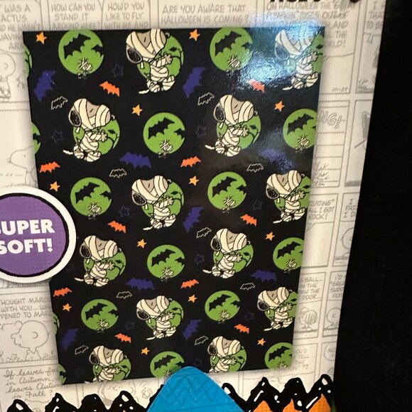 Peanuts Snoopy Woodstock Halloween Mummy 50 x 70" Black Throw Blanket Bats NWT - Picture 4 of 4